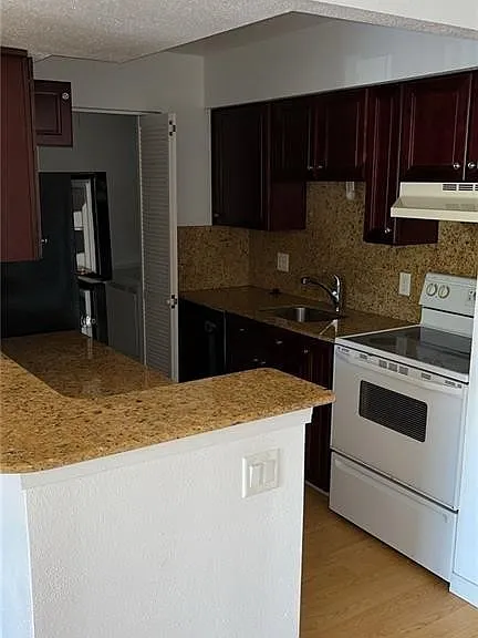 2855 Winkler Ave #109 — Photo 3