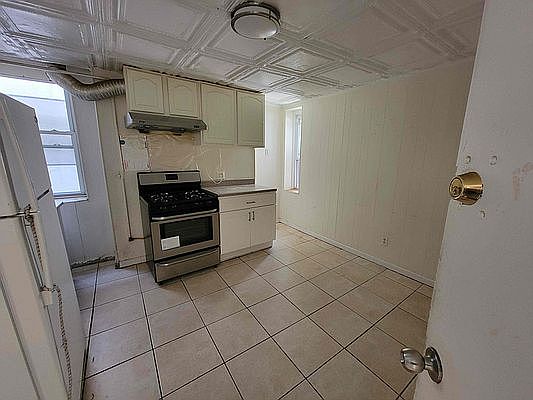 4th image of 37 Madison St #4