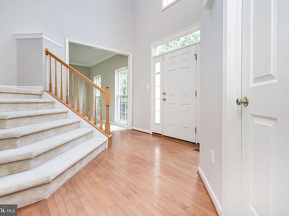 4th image of 8 Temple Dr