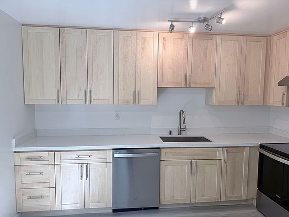 4th image of 464 Lincoln Cir #2