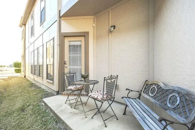 8712 Paradise Dr — Photo 16