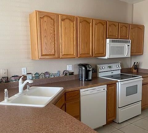 4th image of 13807 N Cameo Dr #B