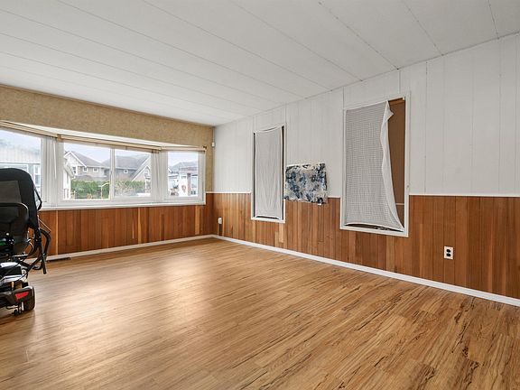 5th image of 1884 Heath Rd #11