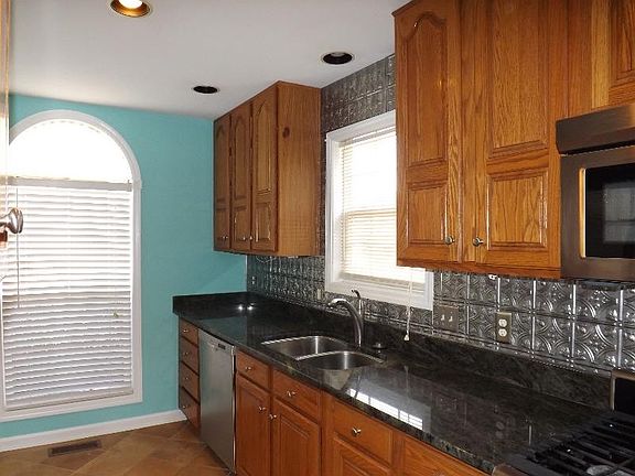 4th image of 140 Westin Parc #29