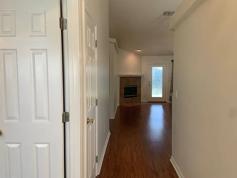 2704 Ian Ct — Photo 3