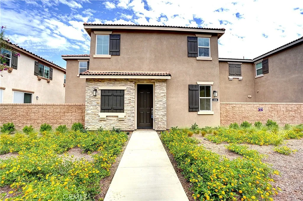 3 bed, 2.5 bath, 1807 sqft, $3,050 — Photo 1