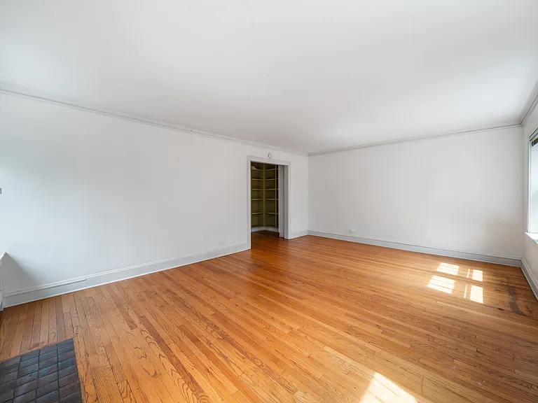 721 Foster St #2W — Photo 8