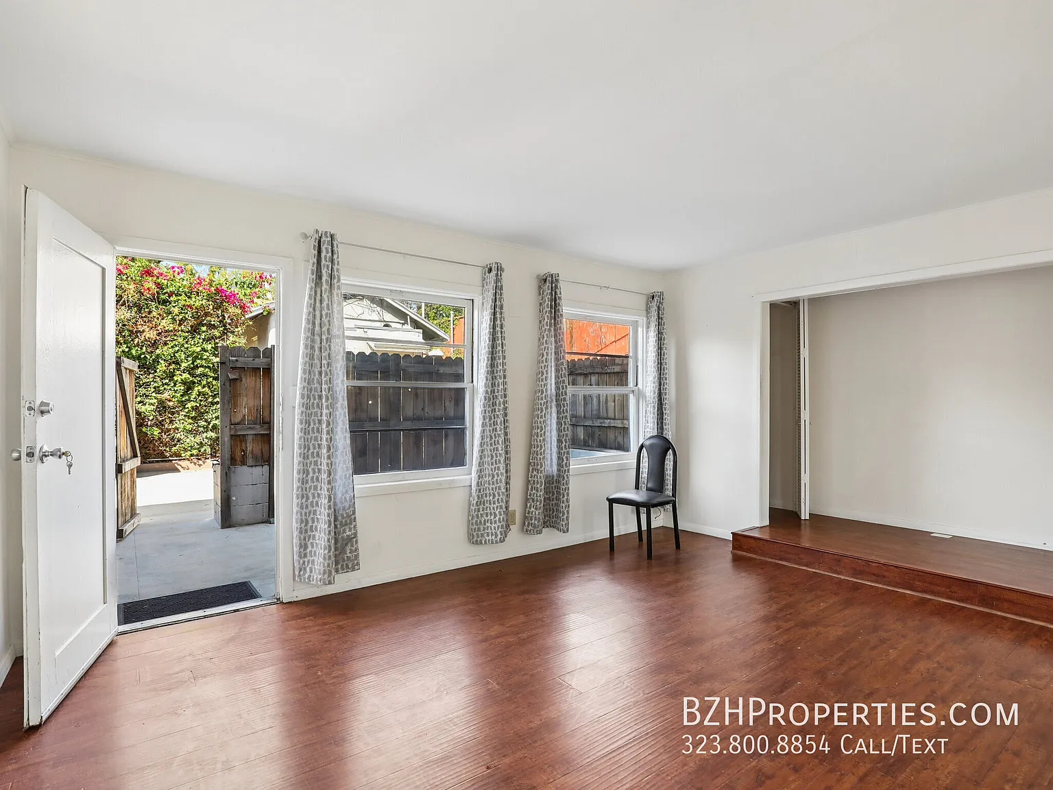 Bright 1 Bedroom in West Hollywood with Private Patio — Photo 2