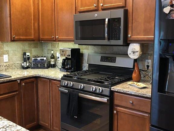 3rd image of 154 Exeter Dr