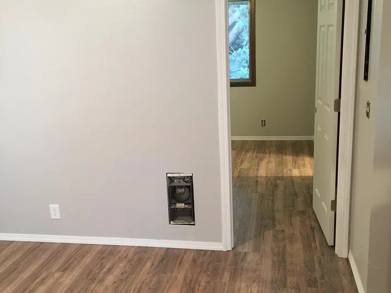 355 NE Jackson St — Photo 8