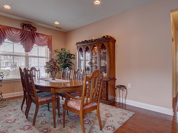 3rd image of 21 W Baccio Lane