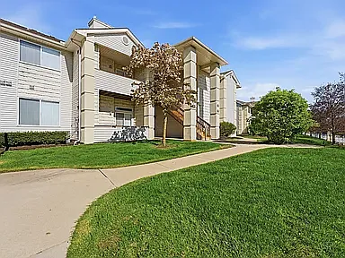 Oasis Apartments — Photo 2