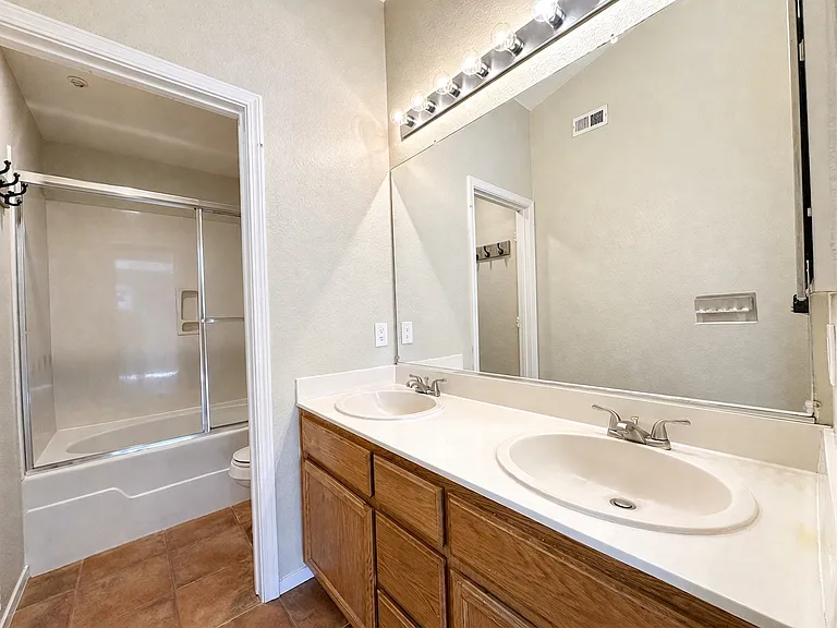 5000 Starling St — Photo 16