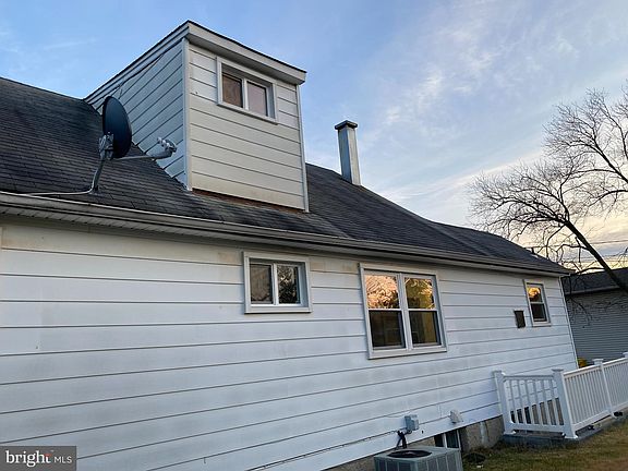 2nd image of 104 Juniper Dr