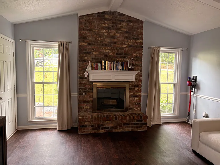 2720 Lakeview Dr — Photo 5