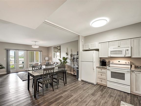 5th image of 5075 Harmony Cir APT 202