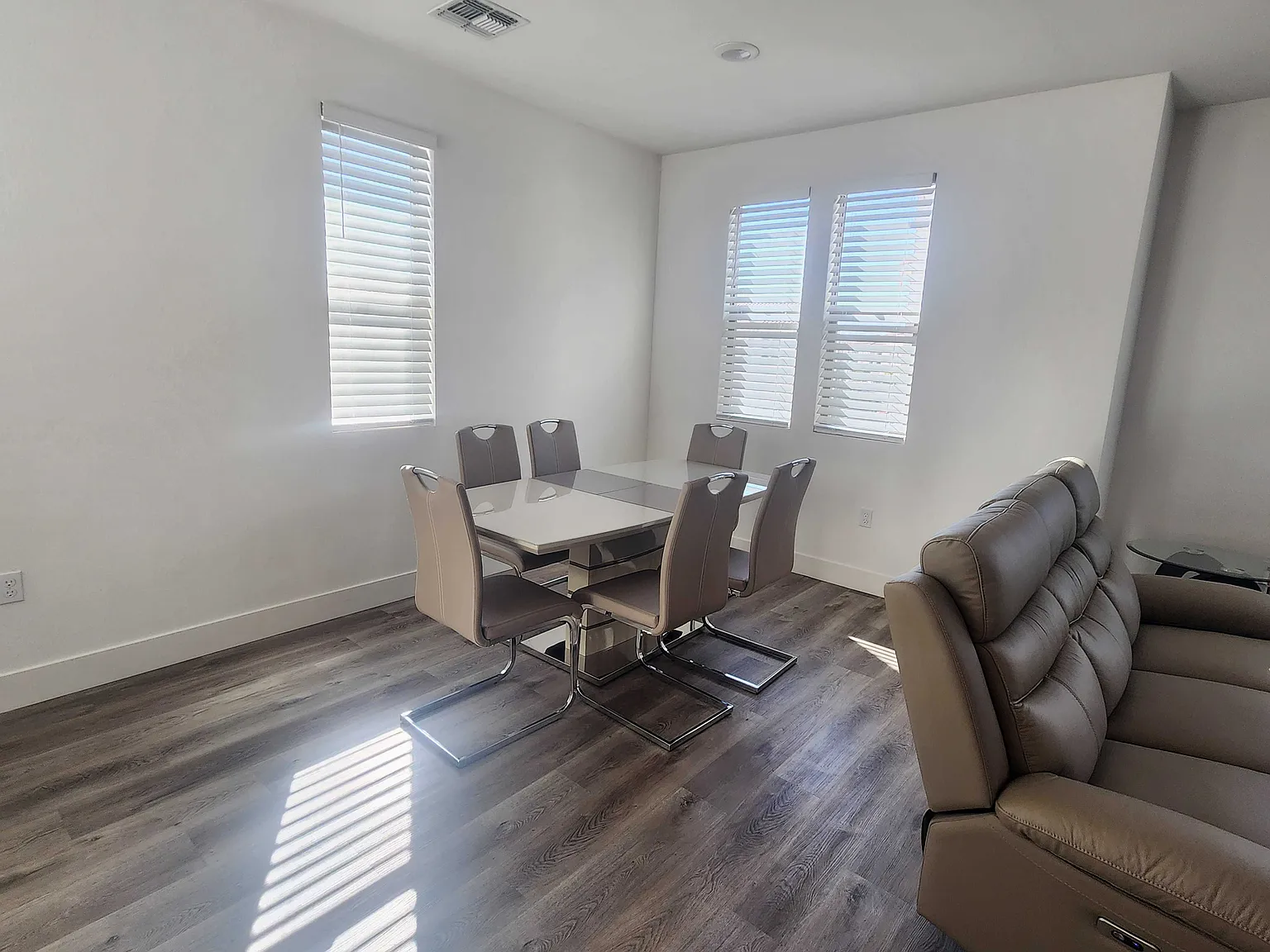 2 bed, 1362 sqft, $2,700 — Photo 2