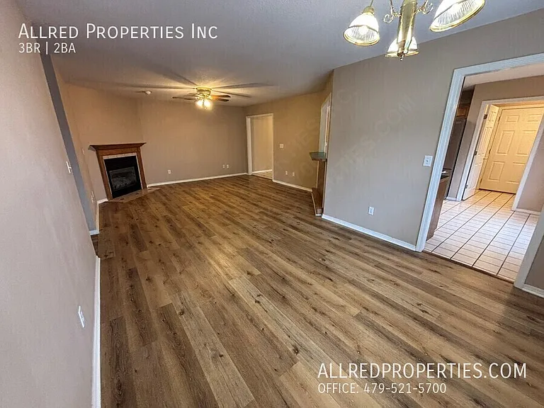 2538 W Houston St — Photo 6