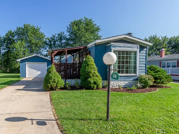 38 Poplar Dr, Sandwich, IL 60548