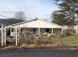 107 S 5th St, Oakland, MD 21550