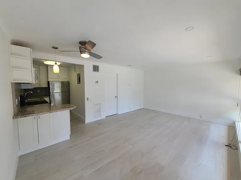 3913 NE 21st Ave #4 — Photo 9