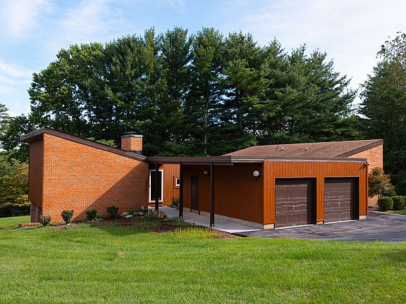 2nd image of 606 Landsdowne Dr