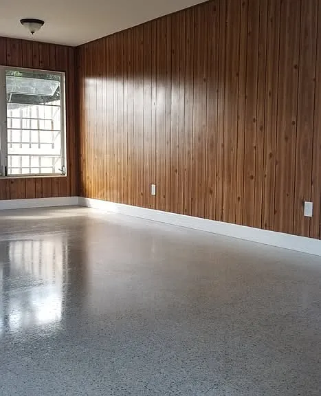 1110 Westminster St W — Photo 3