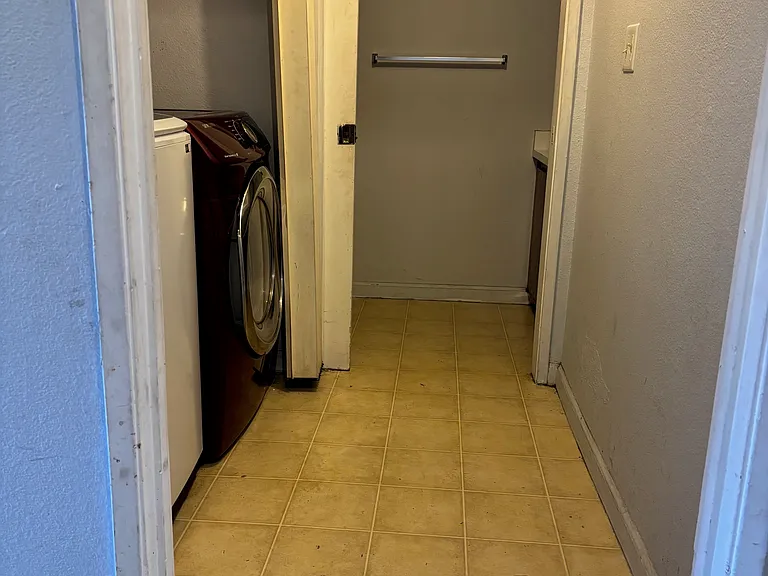 4161 Brookfield Dr — Photo 3