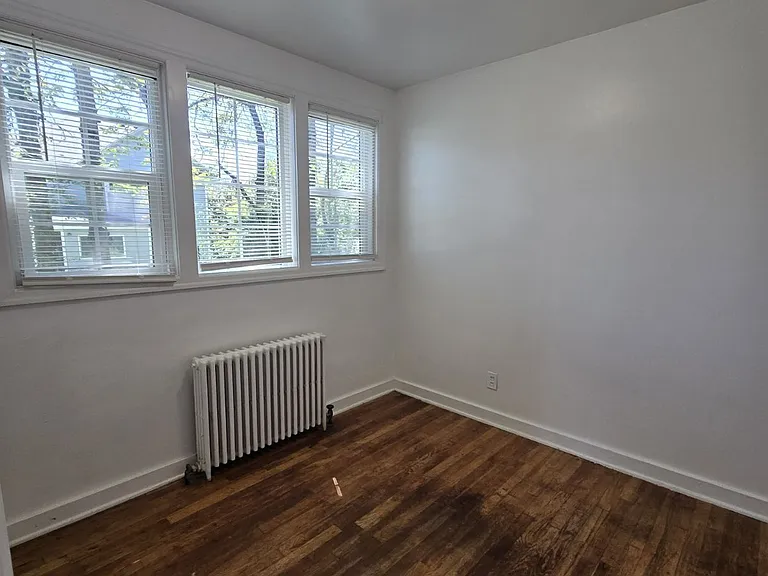 449 NE Winchester St — Photo 14