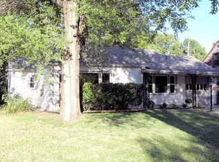 127 N Edgemoor Dr, Wichita, KS 67208