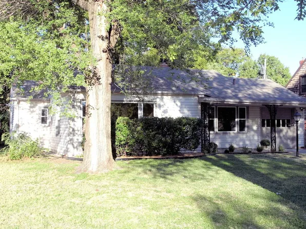 127 N Edgemoor Dr, Wichita, KS 67208