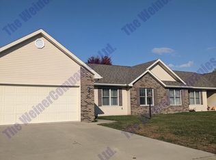 201 Red Bud Dr, Mahomet, IL 61853