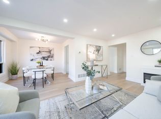 3430 Brandon Gate Dr #23, Mississauga, ON L4T 3T4