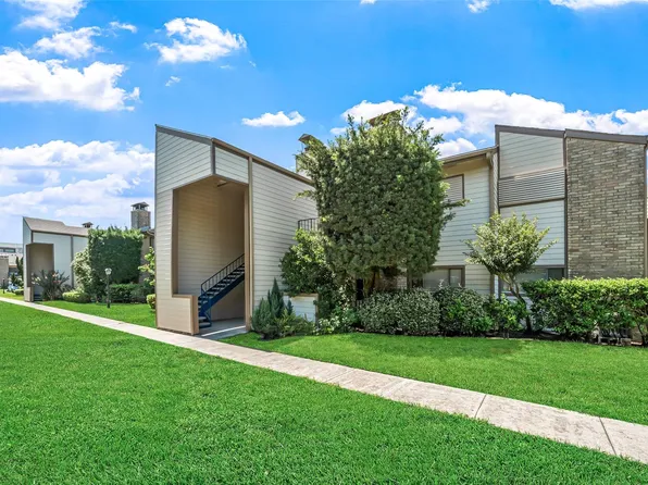 7033 N Holiday Dr, Galveston, TX 77550