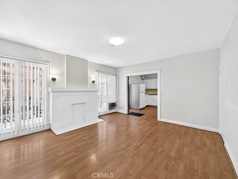 139 S Manhattan Pl — Photo 1