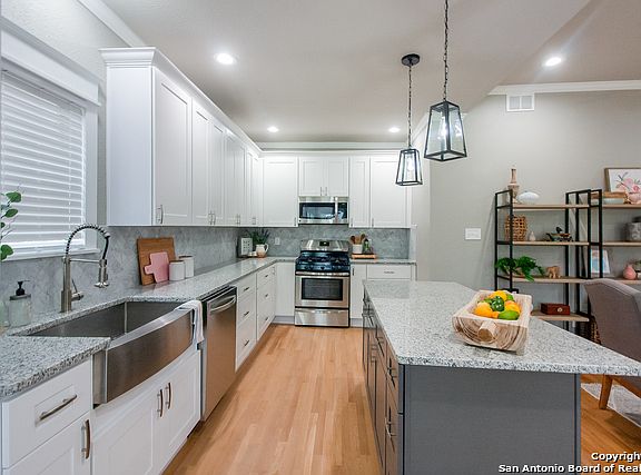 3rd image of 1334 Hicks Ave