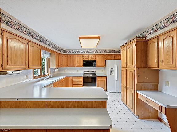 3rd image of 210 Park Place Dr