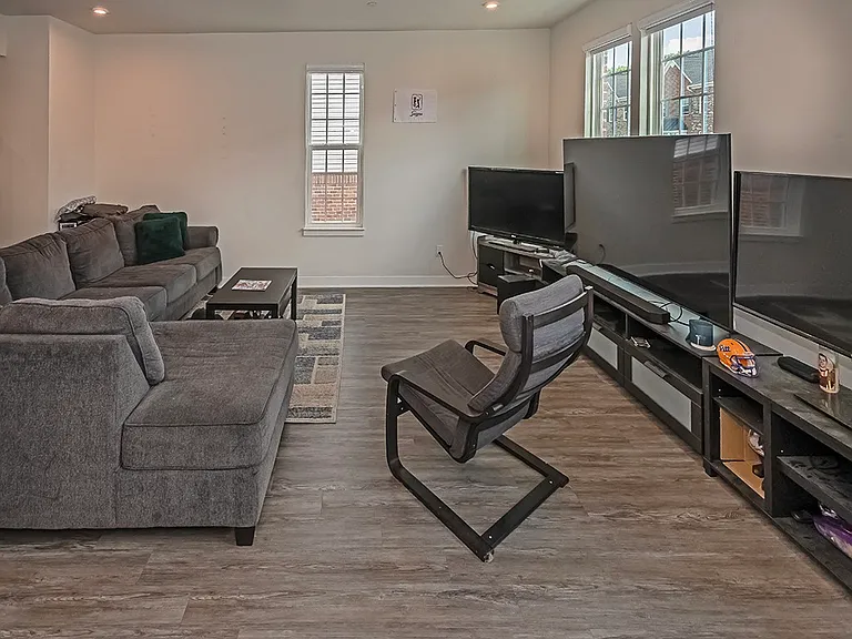 213 Amon St — Photo 9