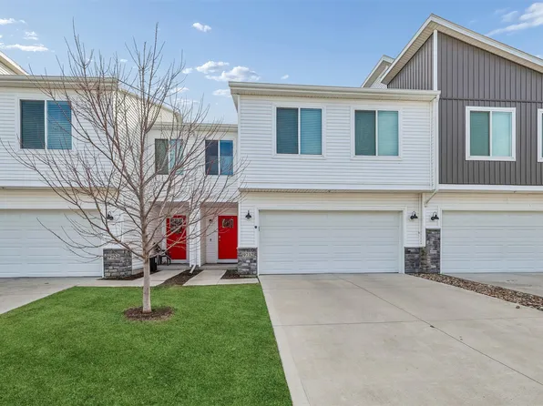 9732 Crowning Dr, West Des Moines, IA 50266