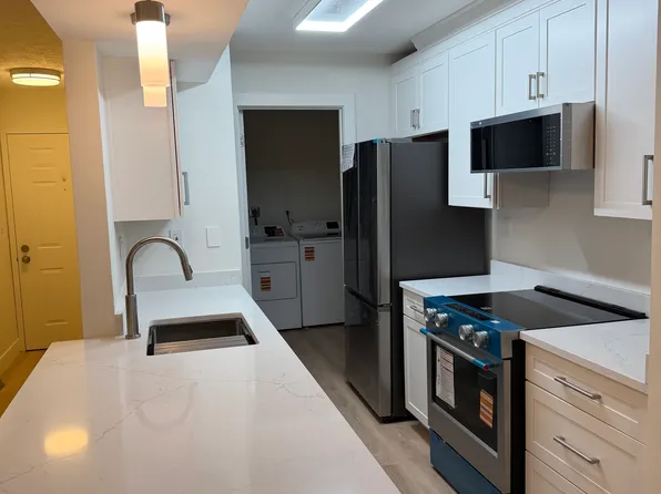 120 Creekwood Dr #103, Newport, KY 41071