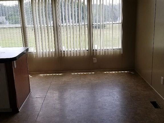 5th image of 200 Scarlet Oak Dr