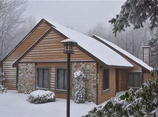 2706 Powder Ridge Rd, Hidden Valley, PA 15502