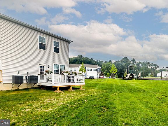 3rd image of 215 Derby Dr