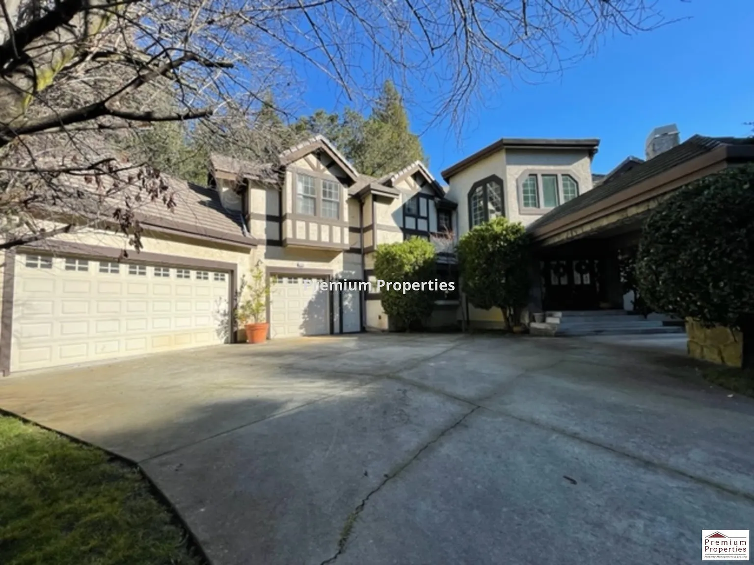 2900 Rohrer Dr photo 1