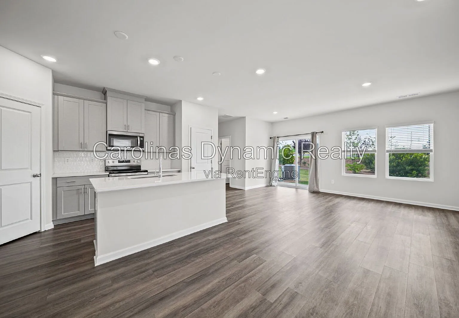 3 bed, 2.5 bath, 1608 sqft, $2,200 — Photo 4