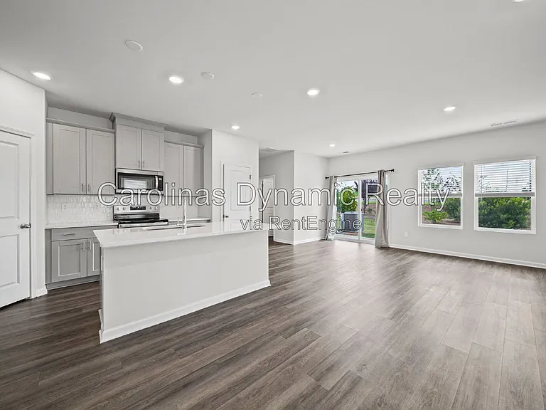 4080 County Down Ave — Photo 4