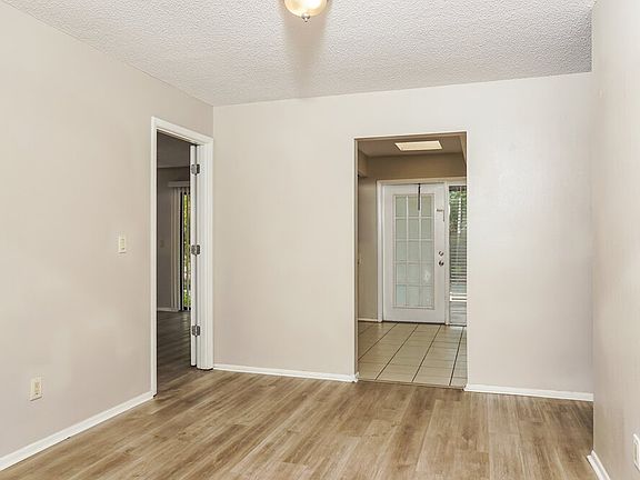 5th image of 326 Montgomery Ave