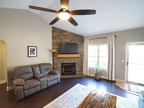 3rd image of 3 Headley Cir