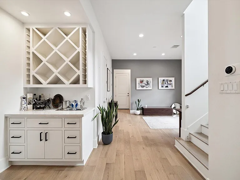 823 Aurora St — Photo 4