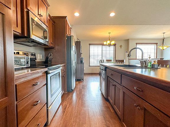 4th image of 2296 Vermont Dr